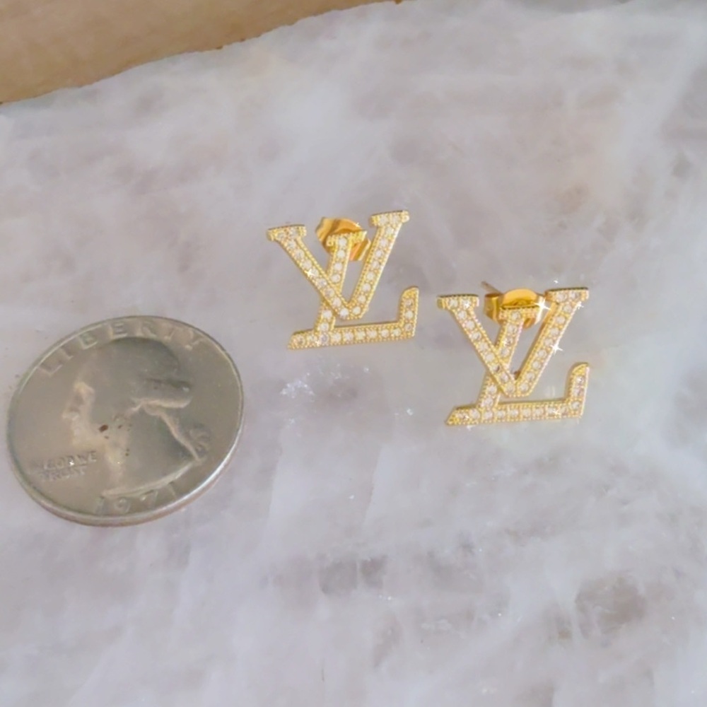 classic LV-style monogram design earrings - Picture 3 of 4